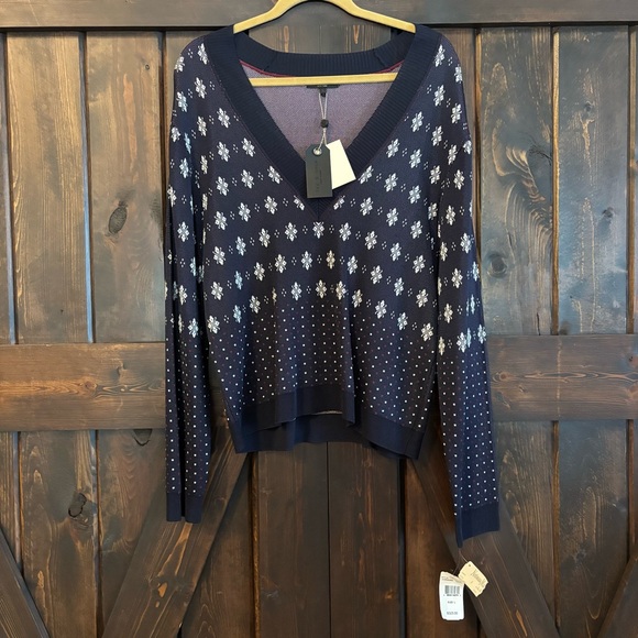 NWT rag & bone Navy V-Neck Sweater with White Accents - Picture 1 of 15